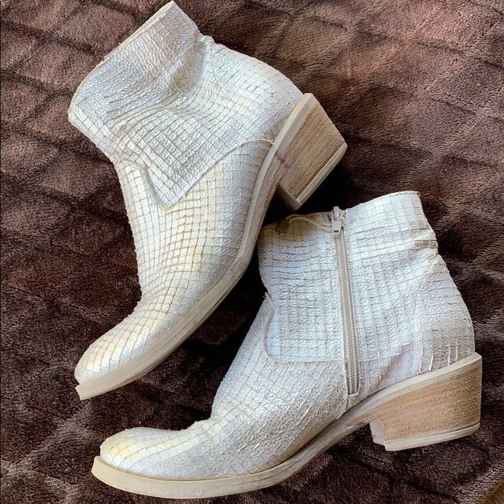 Beautiful metallic soft leather boots... amazing